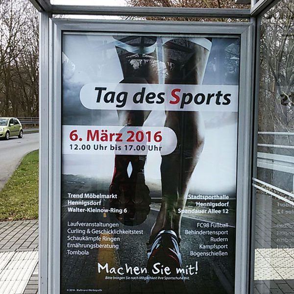 Außenwerbung City Light Plakat in Bushaltestelle